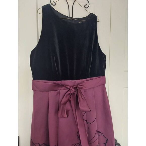 Ignite Evenings Formal Sz 18 Missy Burgundy Floral Black Velour - Picture 2 of 12